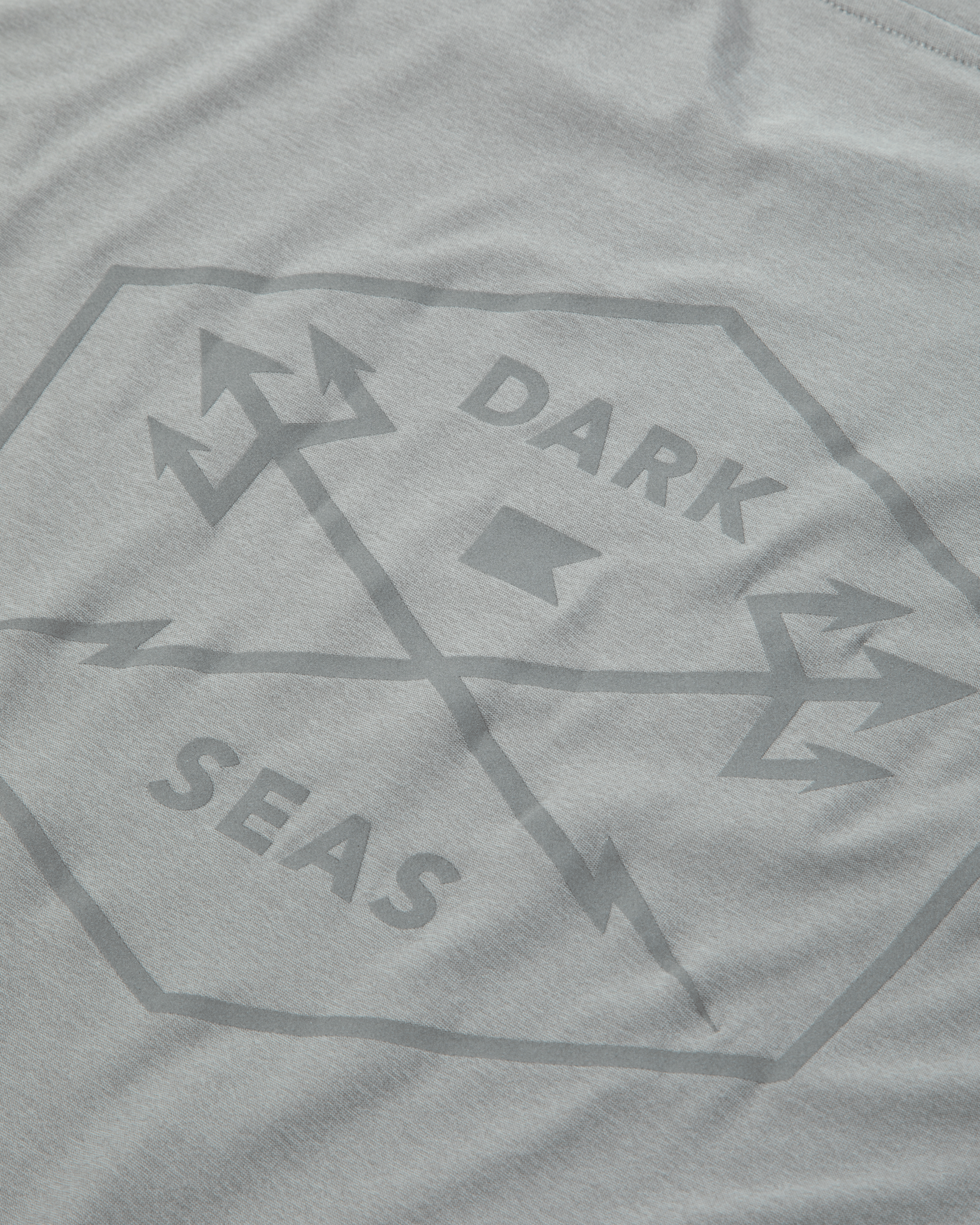 dark-seas-no-sweat-ls-shirt-ash-heather (zoomed)