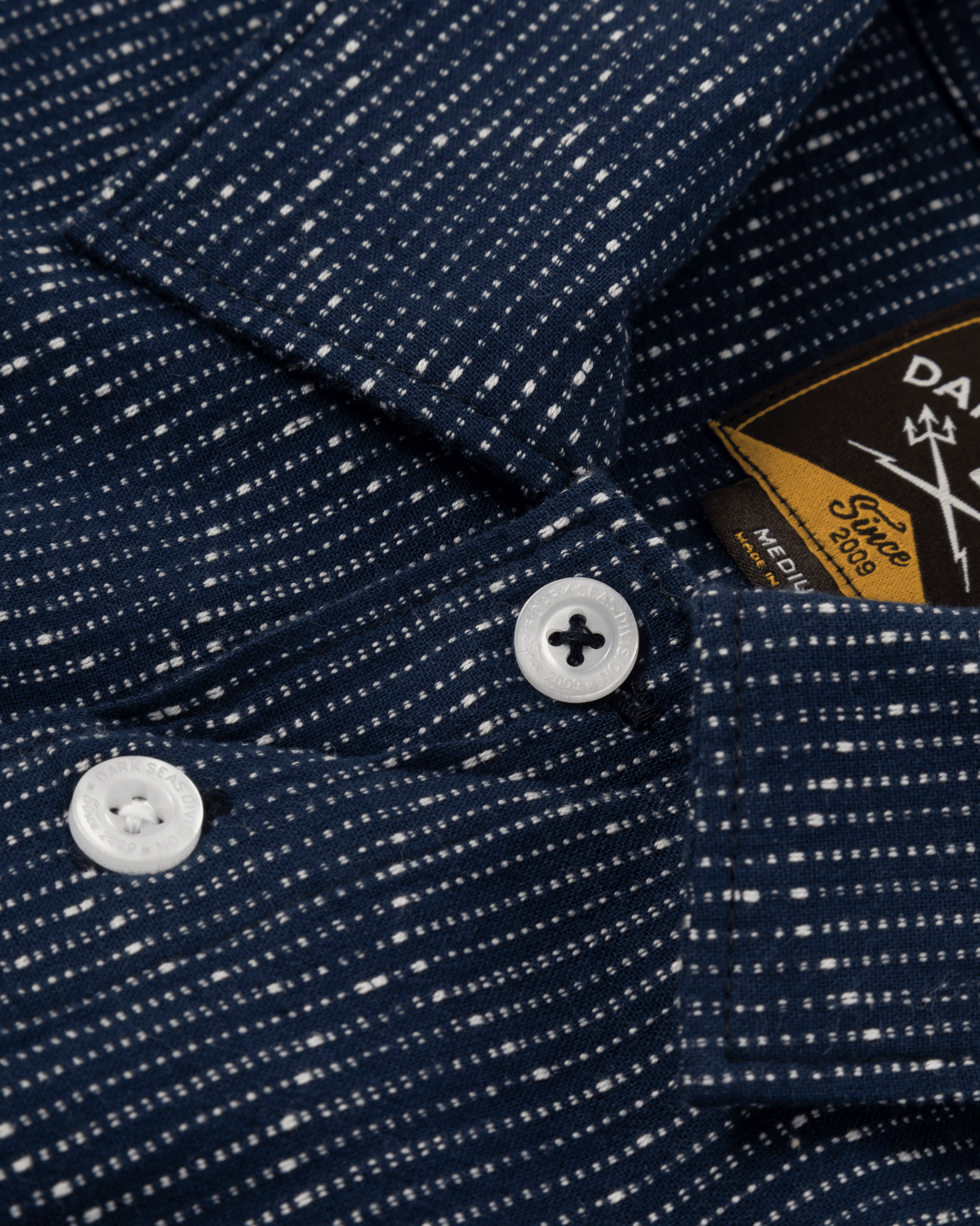 dark-seas-scales-ss-shirt-navy (zoomed)