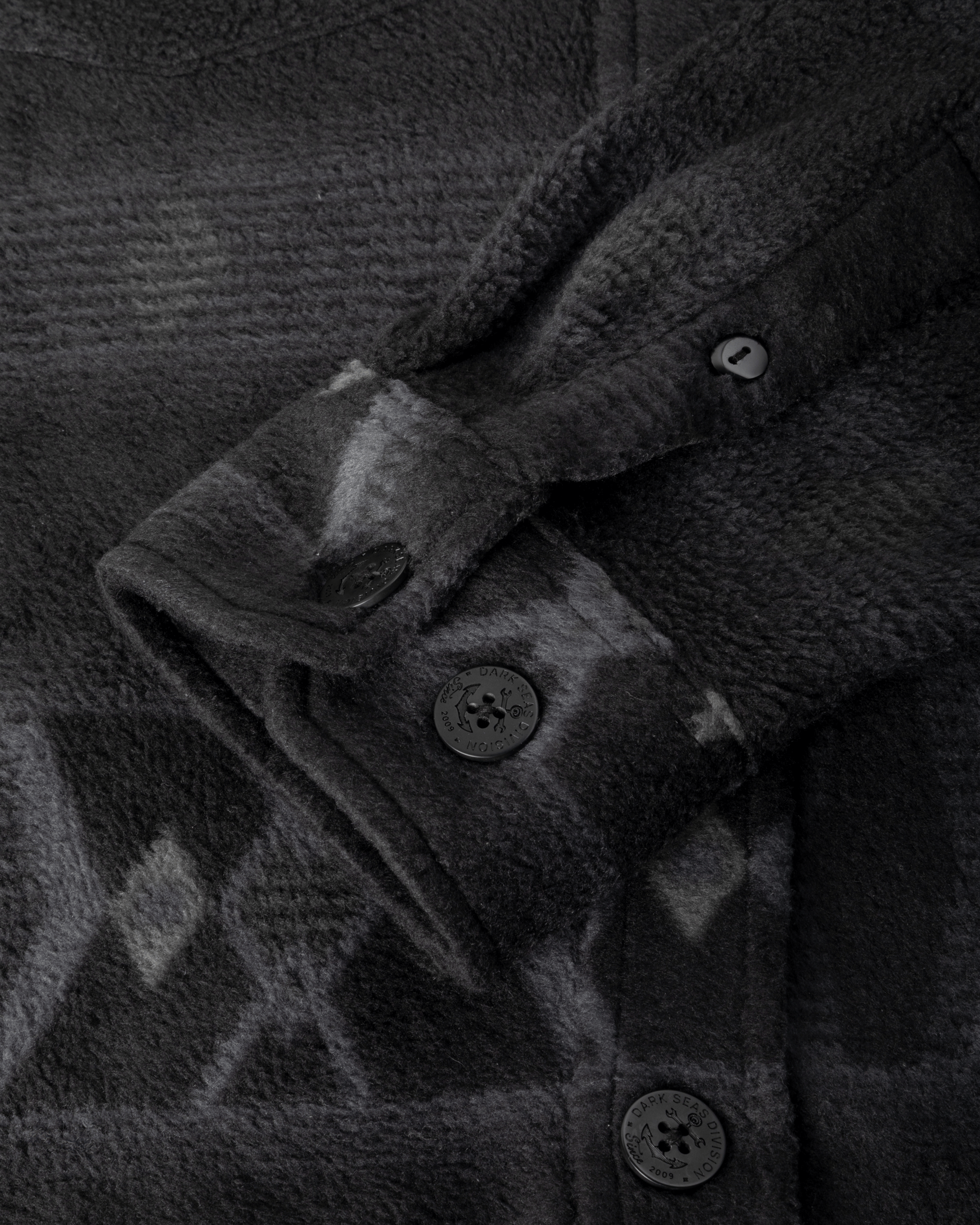dark-seas-zulu-ii-shirt-black-charcoal (zoomed)