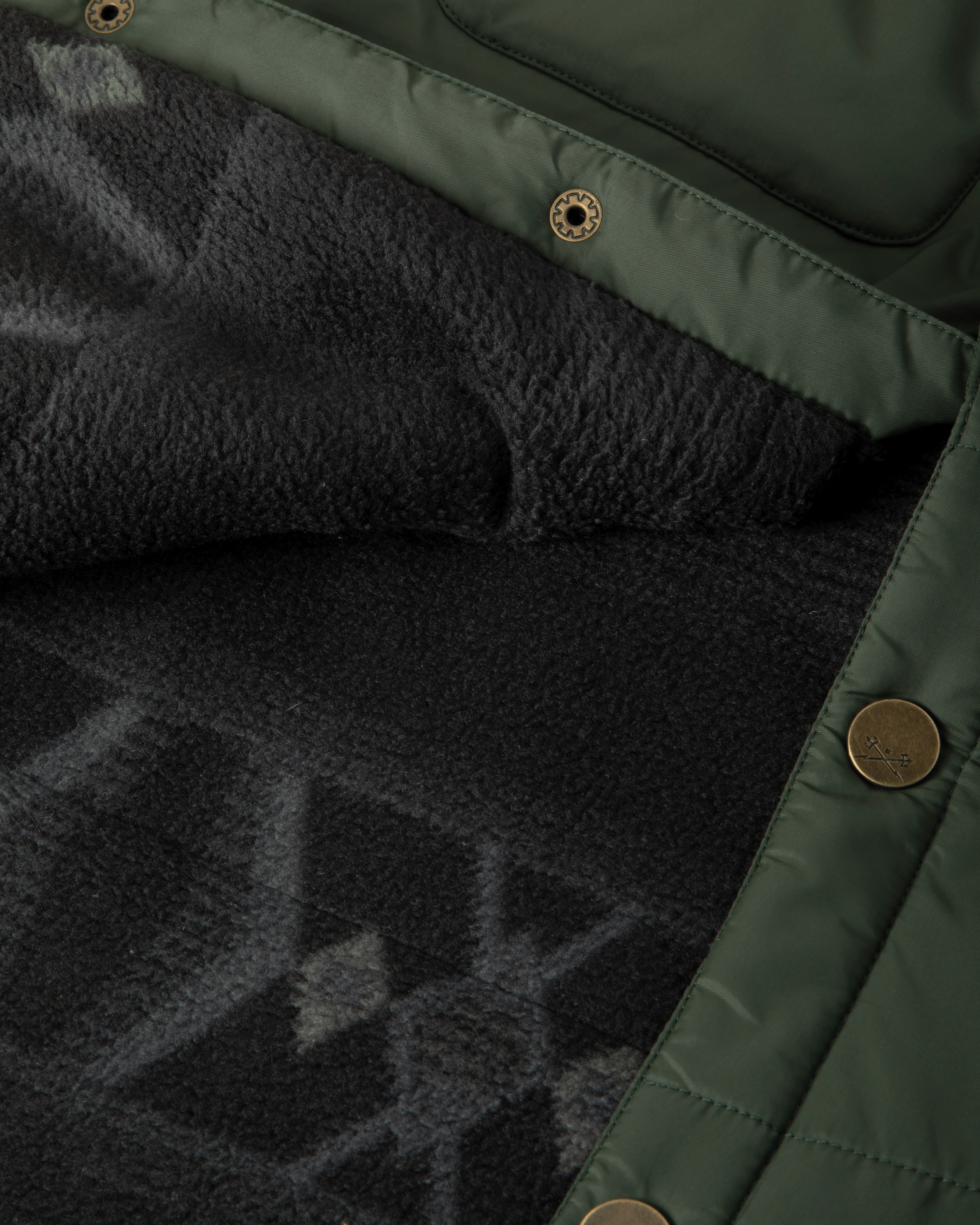 dark-seas-machinist-nylon-jacket-forest (zoomed)