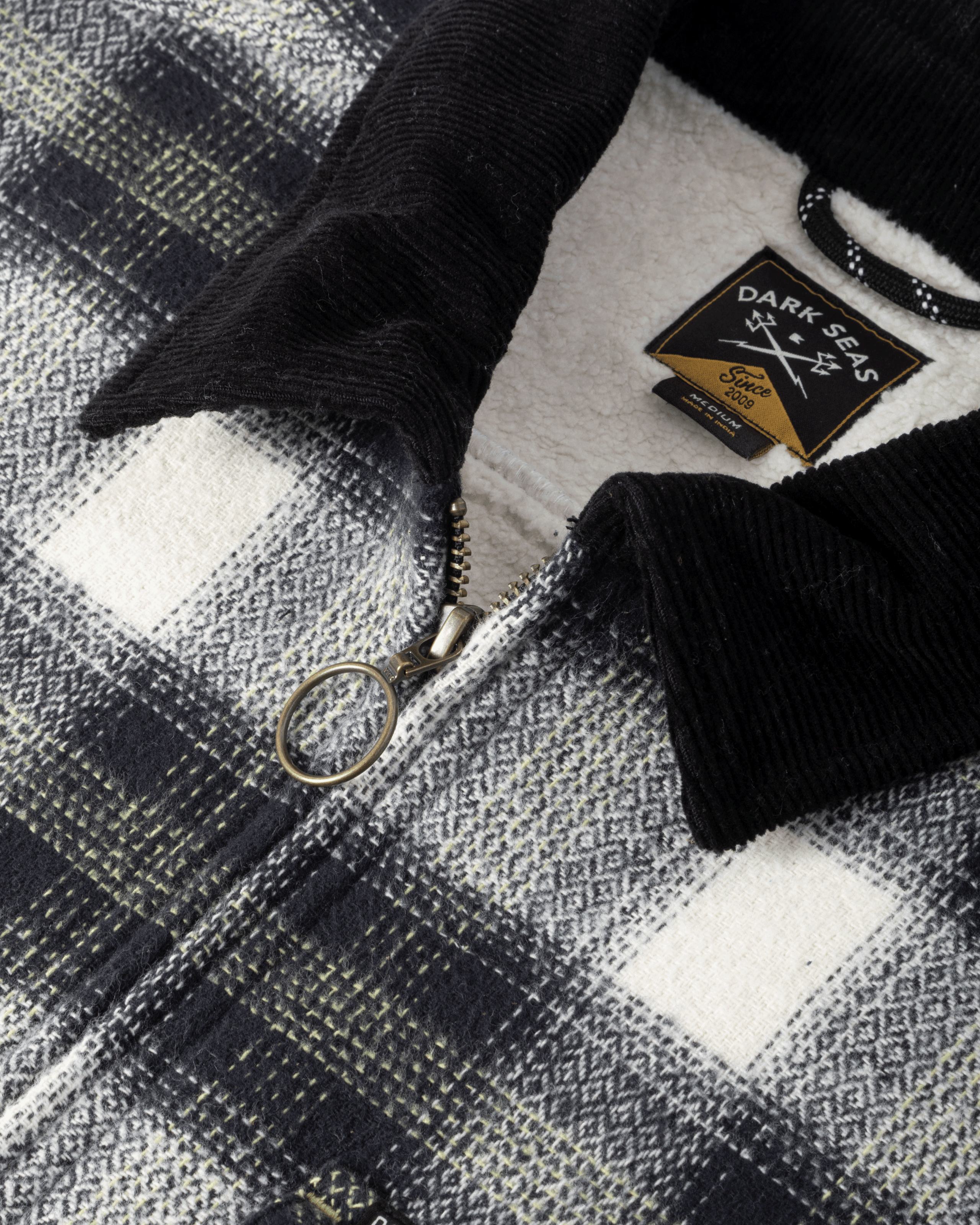 dark-seas-waterford-shirt-white-black (zoomed)