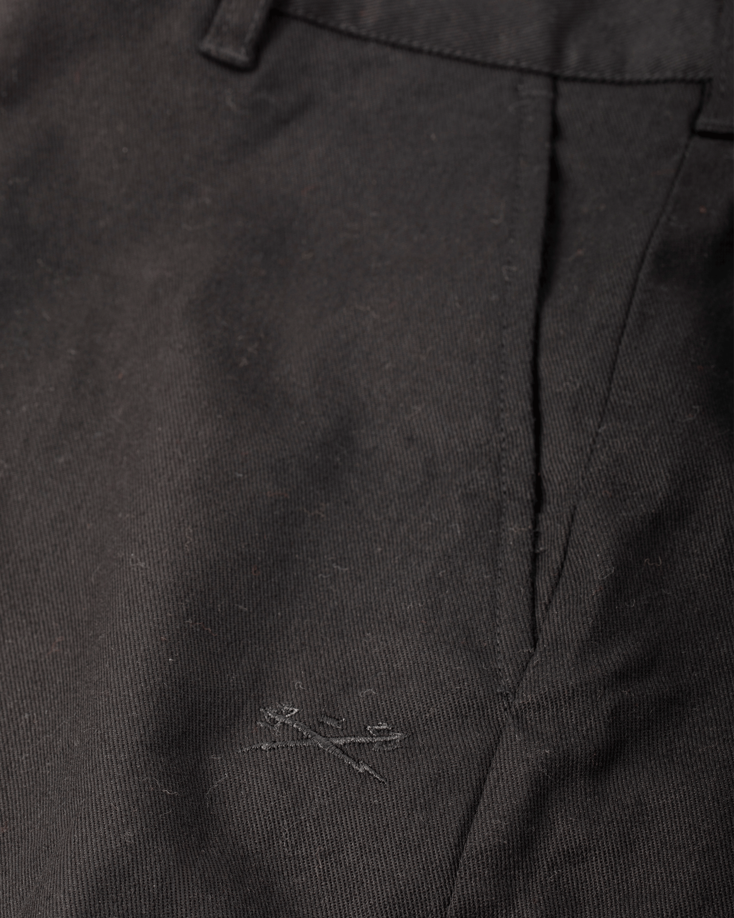dark-seas-go-to-chino-pant-black (zoomed)