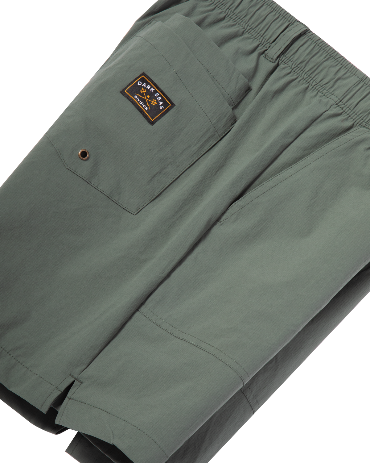 dark-seas-warwick-camp-short-green