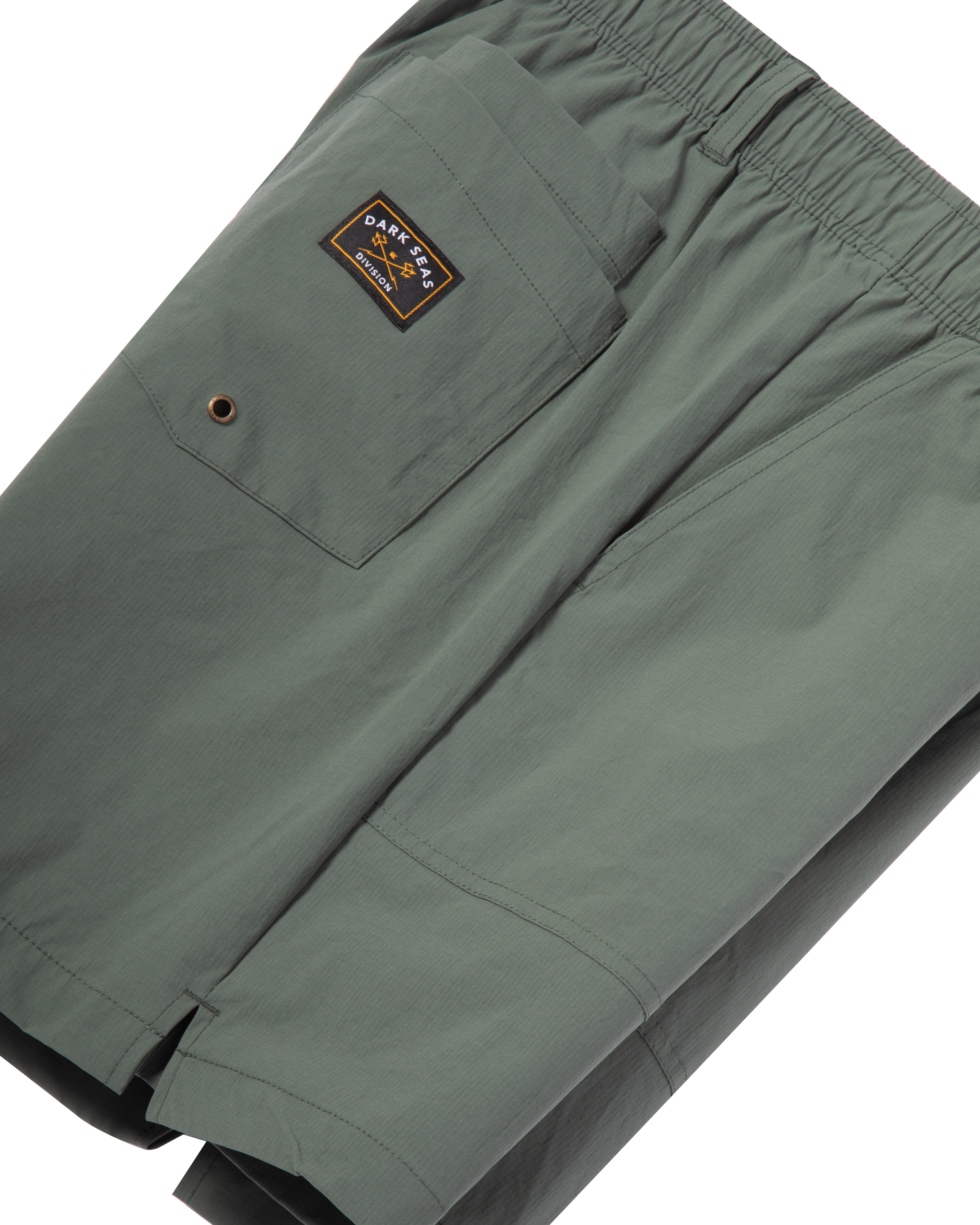 dark-seas-warwick-camp-short-green