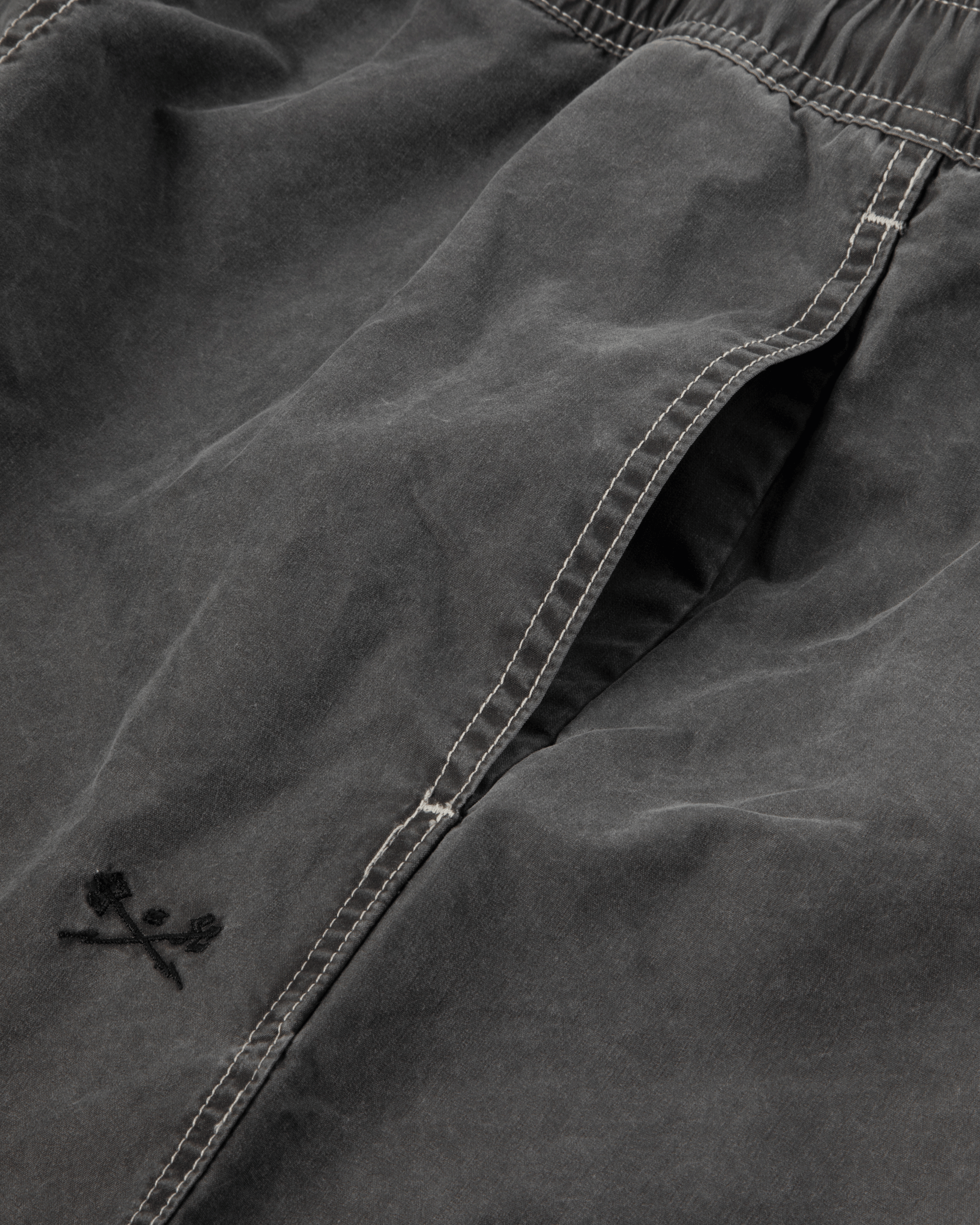 dark-seas-jessup-short-black (zoomed)