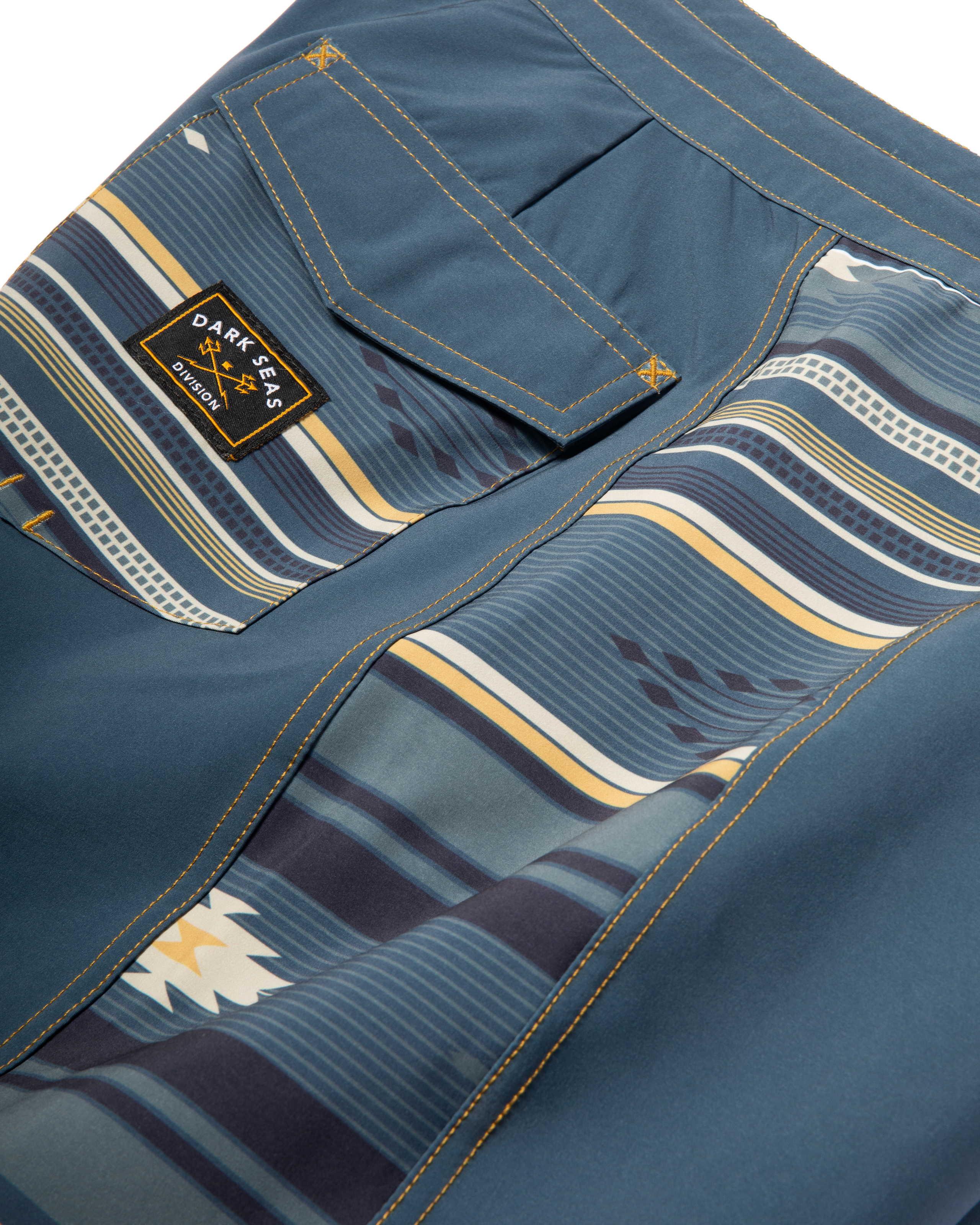 dark-seas-buck-boardshort-navy (zoomed)