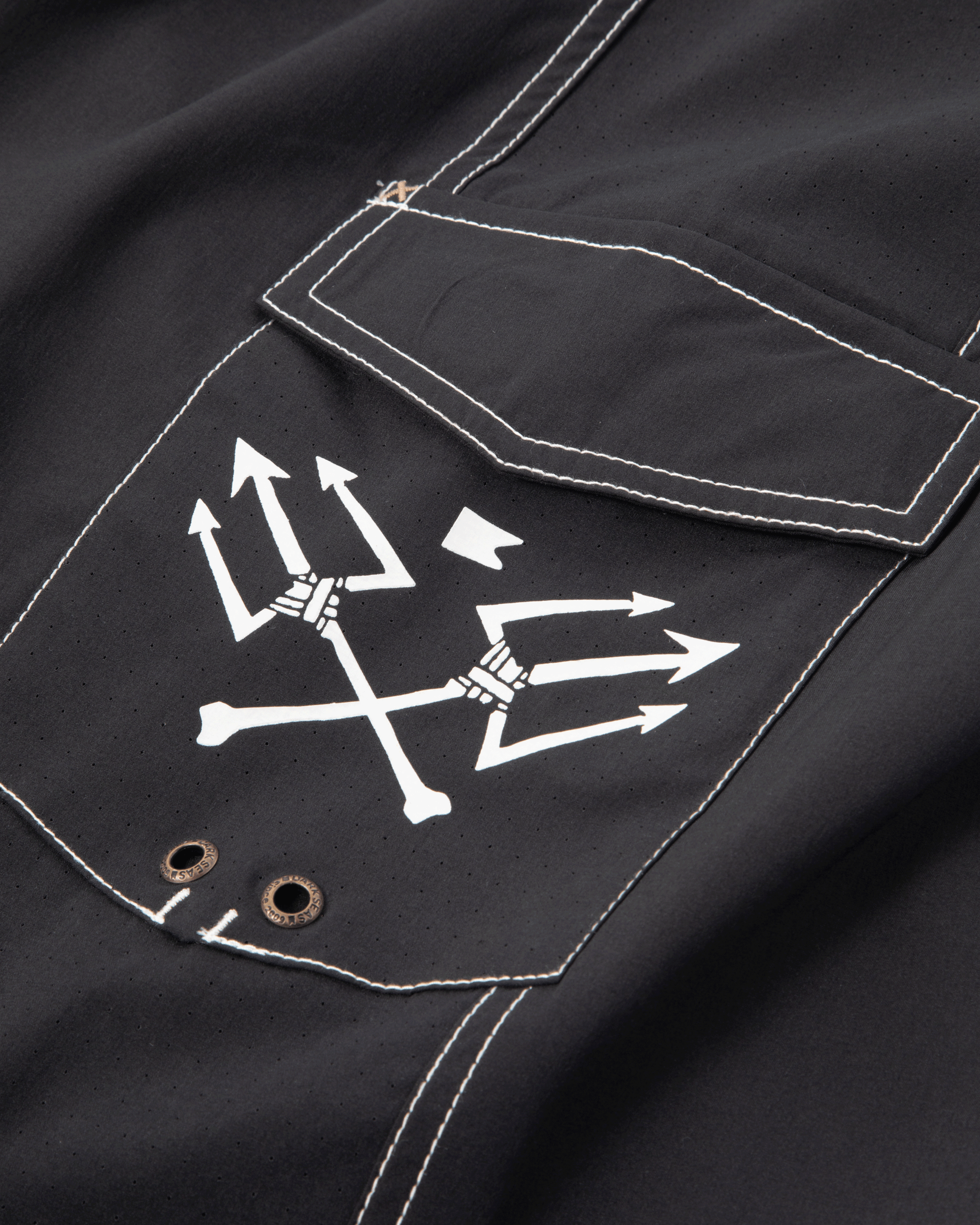 dark-seas-windward-boardshort-black (zoomed)