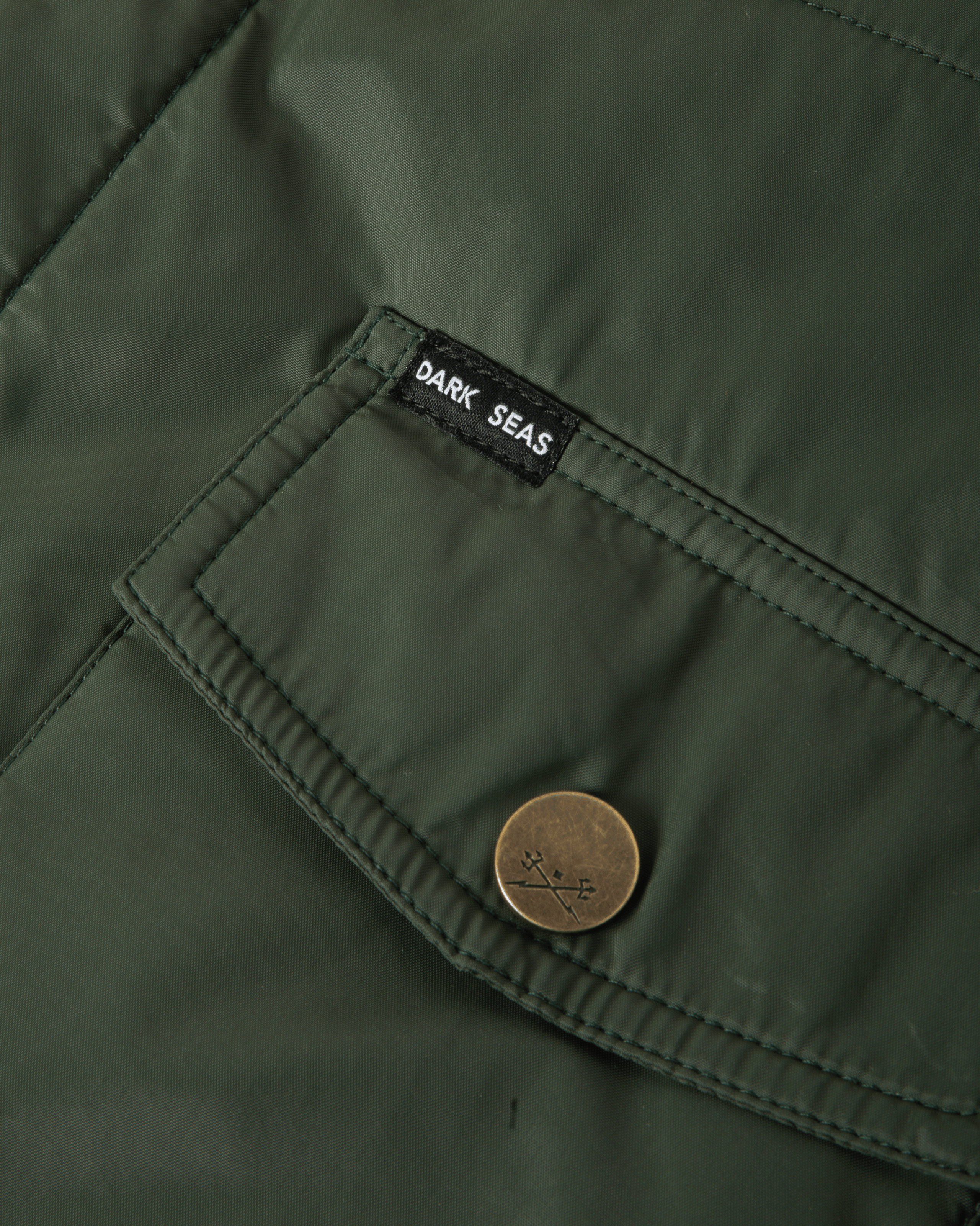 dark-seas-machinist-nylon-jacket-forest (zoomed)